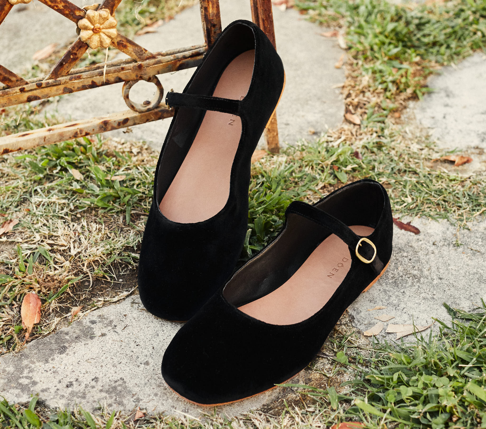 MARY JANE SLIPPER -- BLACK | CORE