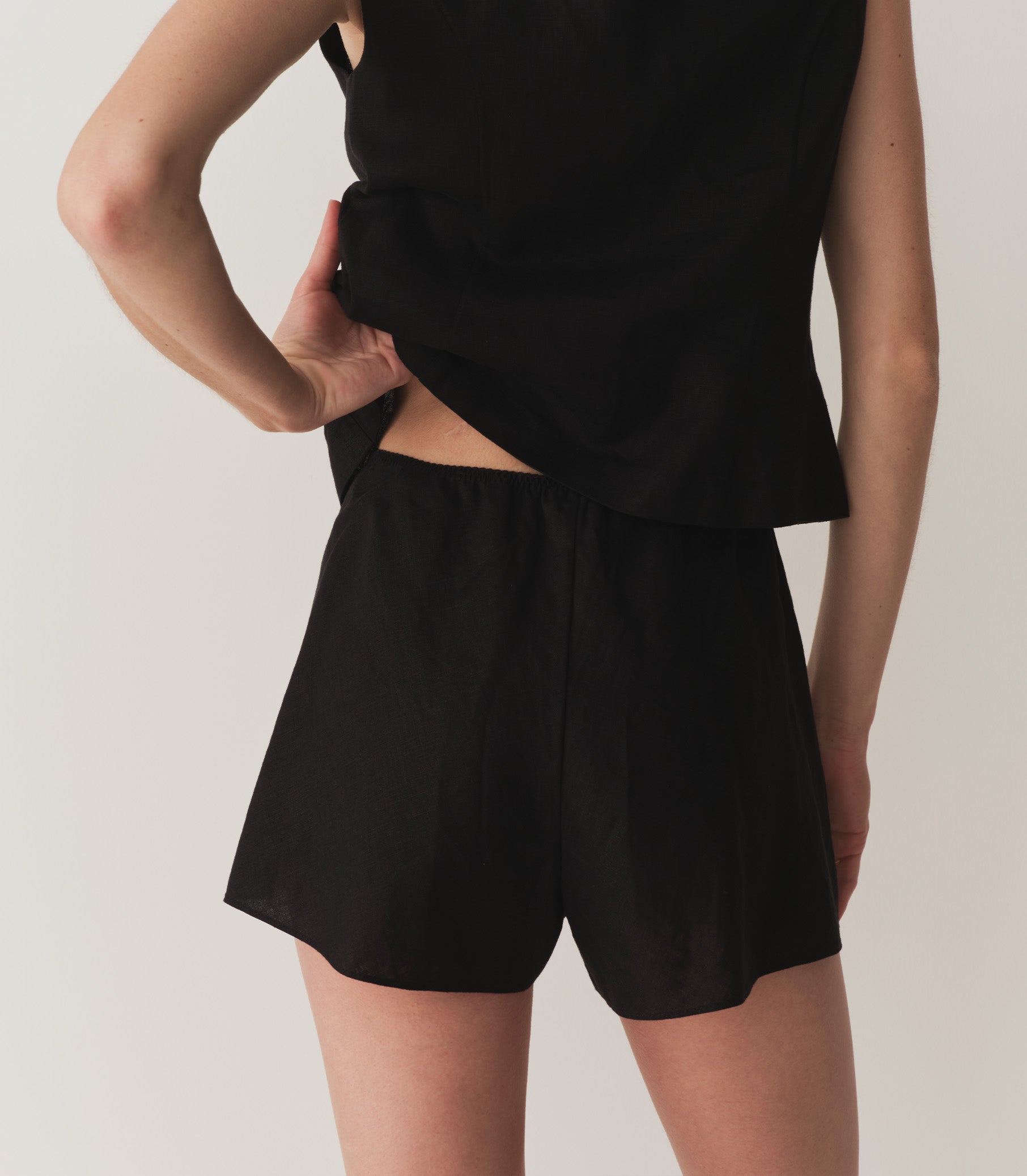 LOREN LINEN SHORT -- BLACK | SUMMER 24