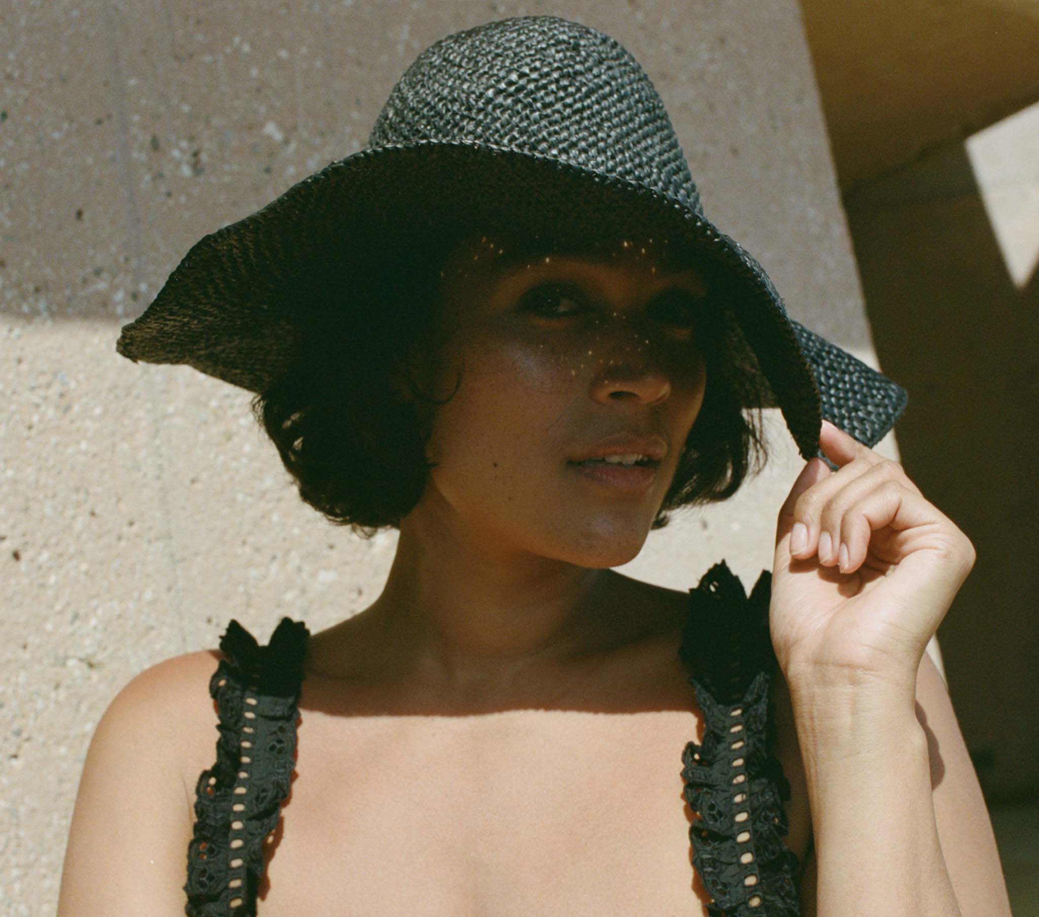 TAFT HAT -- BLACK RAFFIA | SUMMER 23